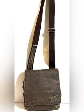 Unisex Dark Brown Leather Messenger Bag with Adjustable Strap